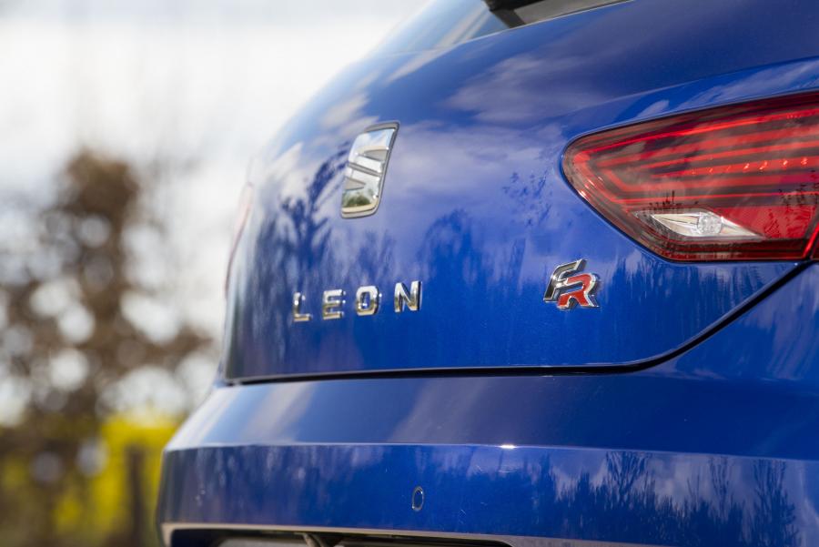 Детали экстерьера Seat Leon FR (5F) 2017 года  (UK) (фото 16 из 42)